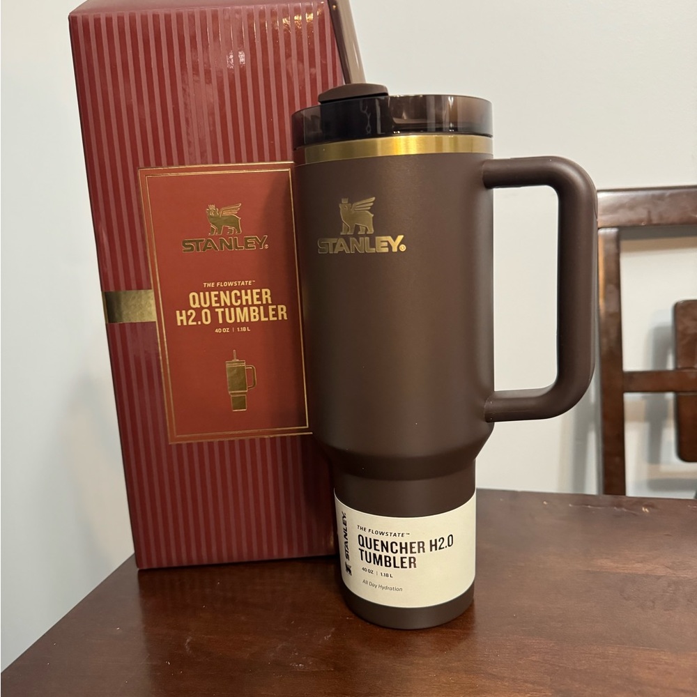 The Chocolate Gold Quencher H2.0 FlowState™ Tumbler | 40 OZ
New in Box